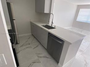 10425 NW 7th St 204, Pembroke Pines FL 33026