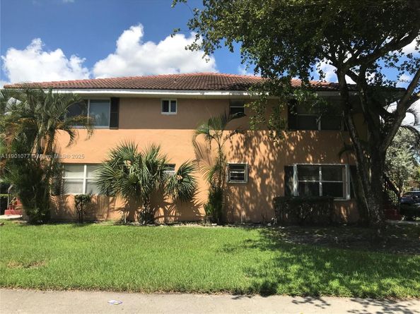 10425 NW 7th St 204, Pembroke Pines FL 33026