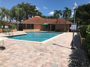 10425 NW 7th St 204, Pembroke Pines FL 33026