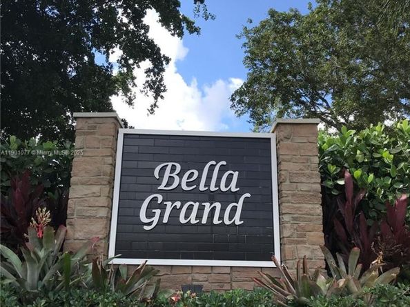 10425 NW 7th St 204, Pembroke Pines FL 33026