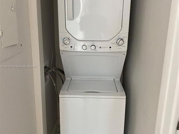 10425 NW 7th St 204, Pembroke Pines FL 33026