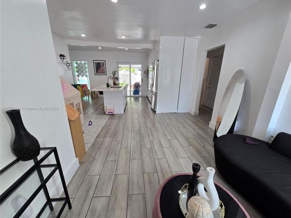 1011 NW 64th St, Miami FL 33150