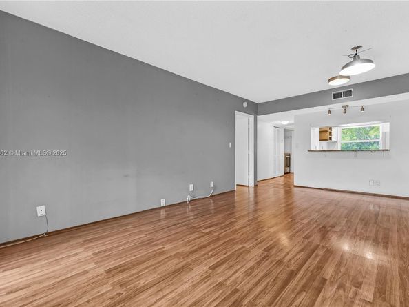 11160 W Sample Rd 11160, Coral Springs FL 33065