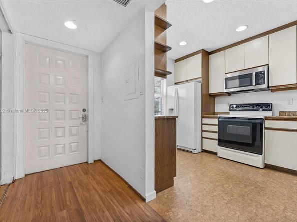 11160 W Sample Rd 11160, Coral Springs FL 33065