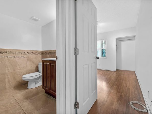11160 W Sample Rd 11160, Coral Springs FL 33065