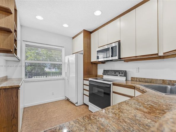 11160 W Sample Rd 11160, Coral Springs FL 33065