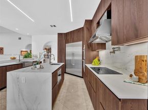 1021 NW 115th Ave, Plantation FL 33323