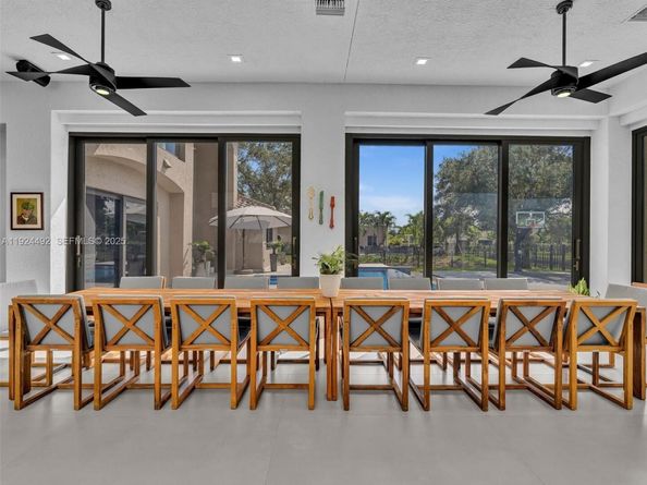 1021 NW 115th Ave, Plantation FL 33323