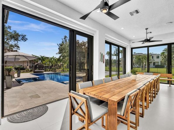 1021 NW 115th Ave, Plantation FL 33323