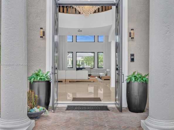 1021 NW 115th Ave, Plantation FL 33323