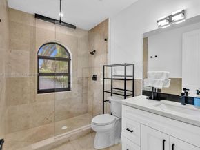 1021 NW 115th Ave, Plantation FL 33323