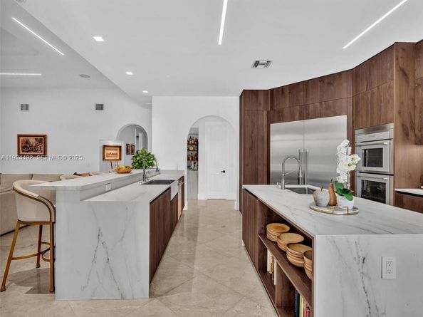 1021 NW 115th Ave, Plantation FL 33323