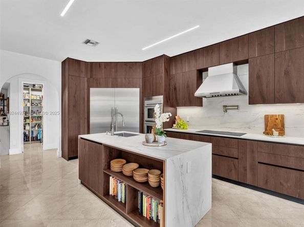 1021 NW 115th Ave, Plantation FL 33323