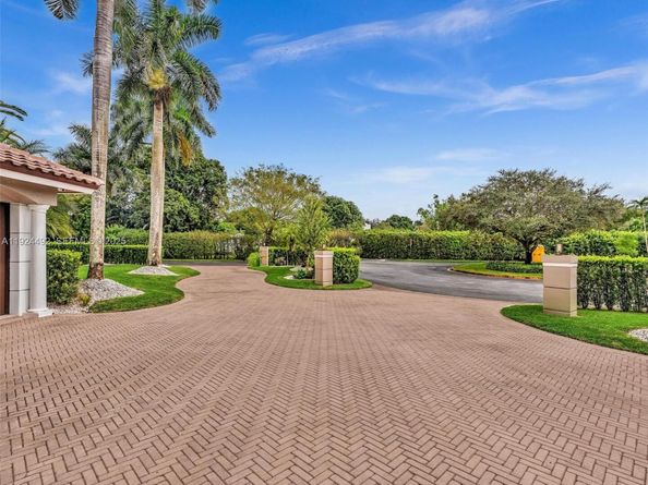 1021 NW 115th Ave, Plantation FL 33323