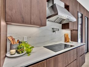 1021 NW 115th Ave, Plantation FL 33323