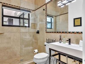 1021 NW 115th Ave, Plantation FL 33323