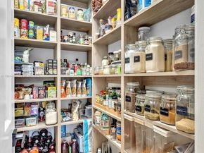 1021 NW 115th Ave, Plantation FL 33323