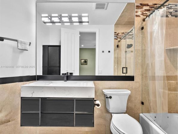 1021 NW 115th Ave, Plantation FL 33323