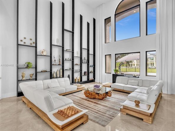 1021 NW 115th Ave, Plantation FL 33323