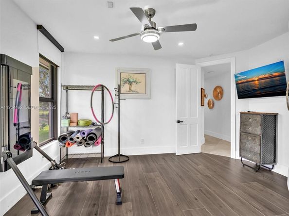 1021 NW 115th Ave, Plantation FL 33323