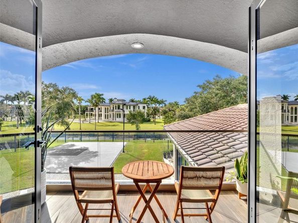 1021 NW 115th Ave, Plantation FL 33323