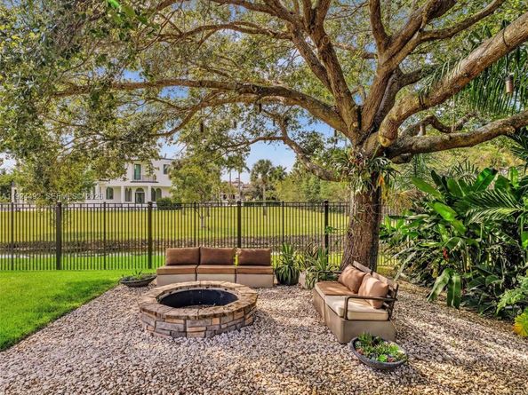 1021 NW 115th Ave, Plantation FL 33323