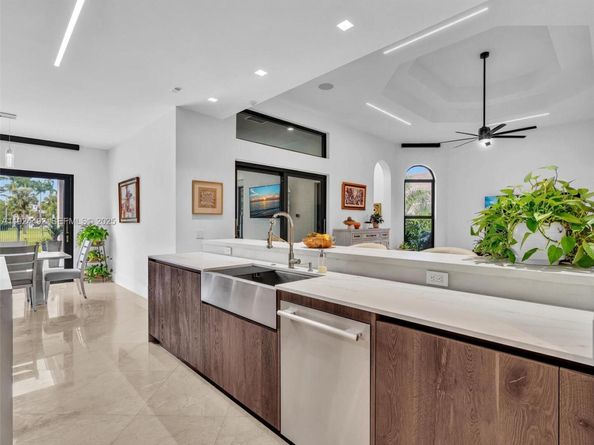 1021 NW 115th Ave, Plantation FL 33323