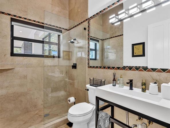 1021 NW 115th Ave, Plantation FL 33323