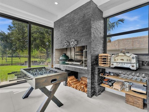 1021 NW 115th Ave, Plantation FL 33323