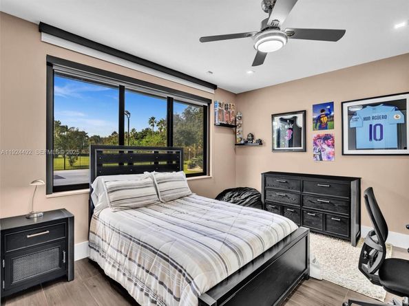 1021 NW 115th Ave, Plantation FL 33323