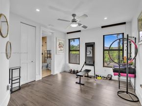 1021 NW 115th Ave, Plantation FL 33323