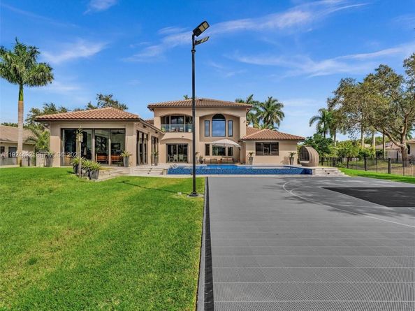 1021 NW 115th Ave, Plantation FL 33323