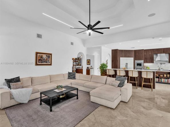 1021 NW 115th Ave, Plantation FL 33323