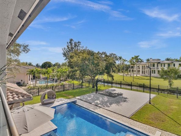 1021 NW 115th Ave, Plantation FL 33323