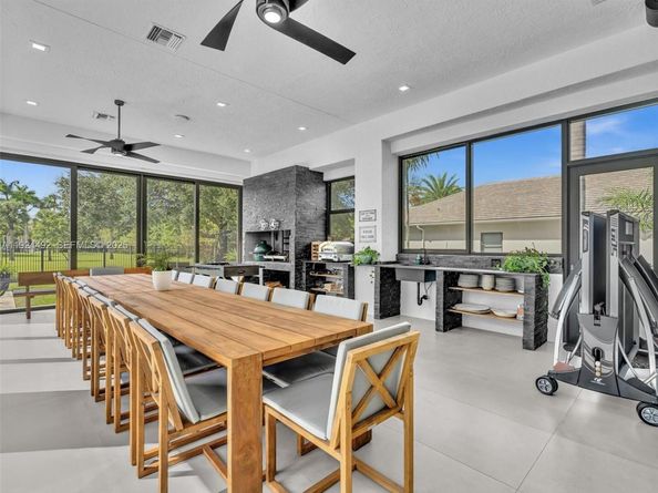 1021 NW 115th Ave, Plantation FL 33323