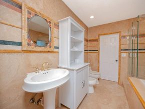 9881 SW 1st Ct, Plantation FL 33324