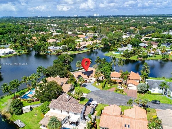 9881 SW 1st Ct, Plantation FL 33324