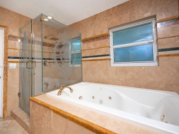 9881 SW 1st Ct, Plantation FL 33324