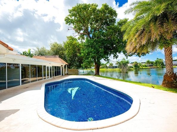 9881 SW 1st Ct, Plantation FL 33324