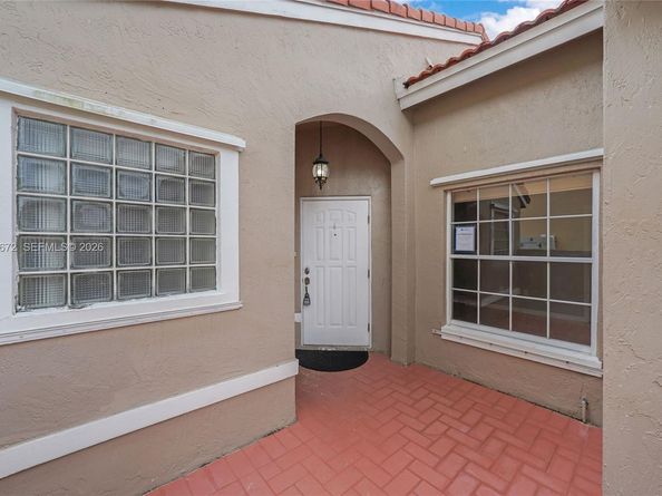 18946 NW 10th St, Pembroke Pines FL 33029