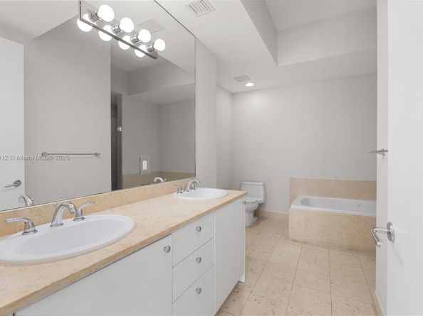 19900 E Country Club Dr PH18, Aventura FL 33180