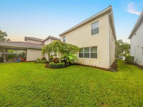 932 Banyan Dr, Hollywood FL 33021