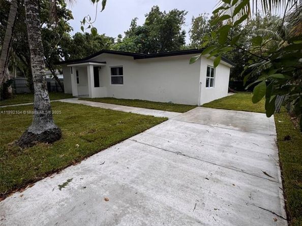 13720 NW 4th Ct, North Miami FL 33168