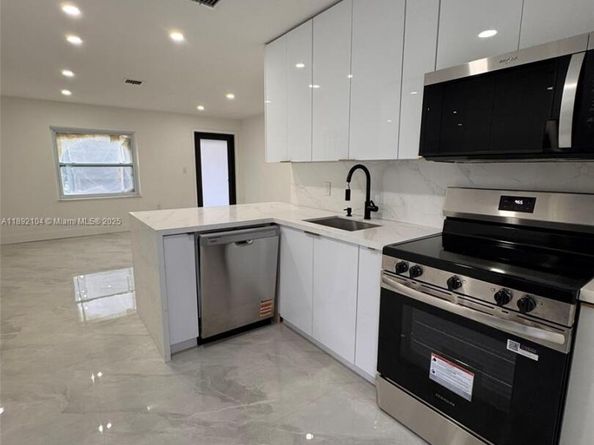 13720 NW 4th Ct, North Miami FL 33168