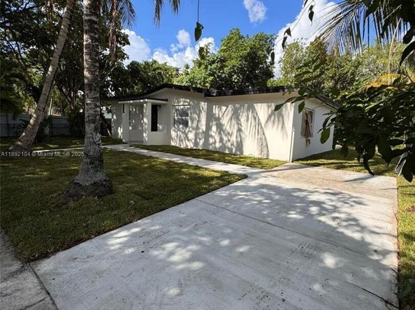 13720 NW 4th Ct, North Miami FL 33168
