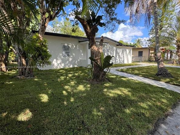 13720 NW 4th Ct, North Miami FL 33168