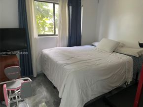 911 NE 199th St 10214, Miami FL 33179