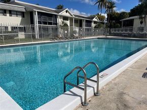 911 NE 199th St 10214, Miami FL 33179