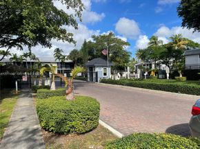 911 NE 199th St 10214, Miami FL 33179