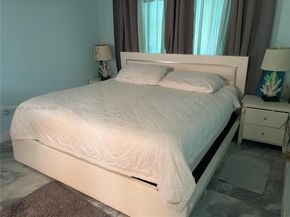 911 NE 199th St 10214, Miami FL 33179